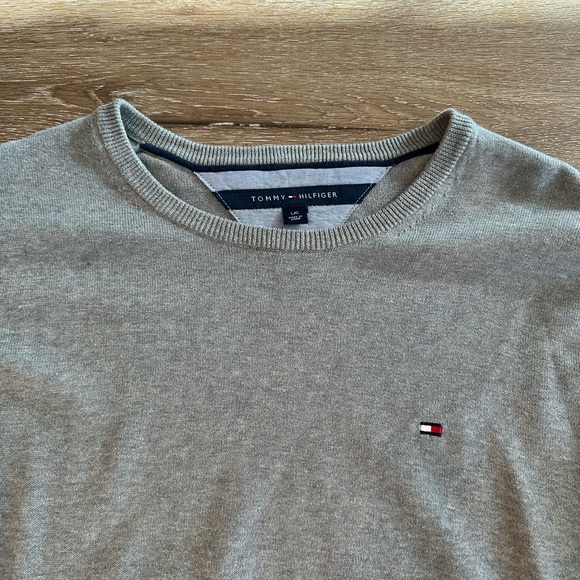 Tommy Hilfiger Sweater - Picture 2 of 5